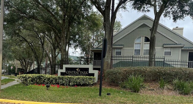 Primary Photo - Great 1/1 condo in gated community!