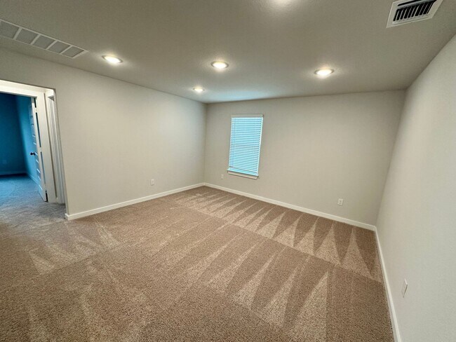 Building Photo - 14607 Emerio Dr