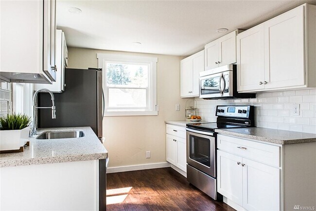 Building Photo - Puyallup Cottage