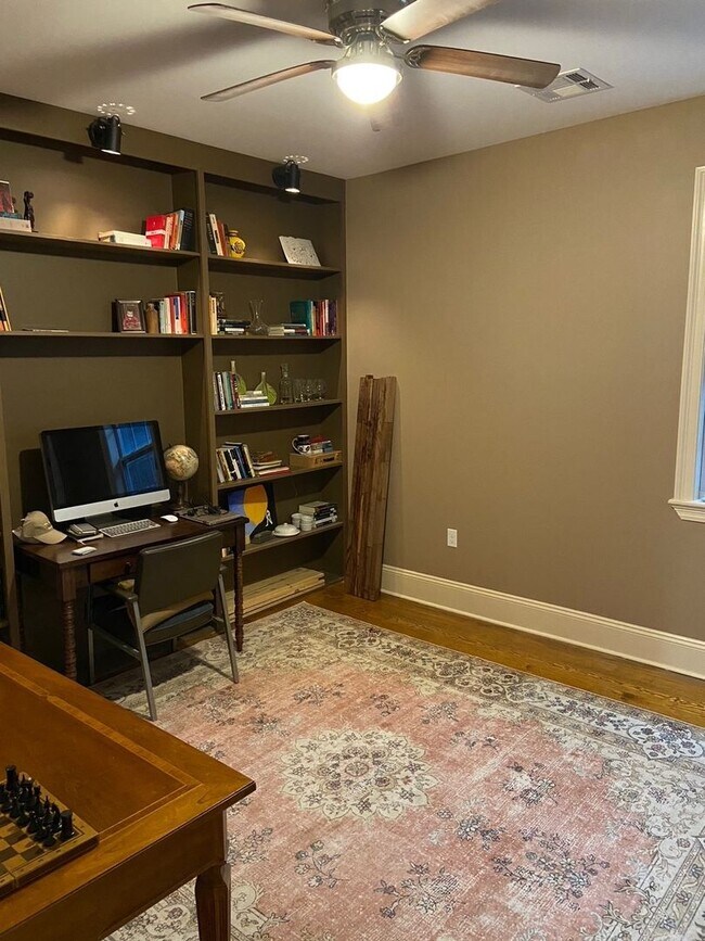 Building Photo - 3109 Broadway St