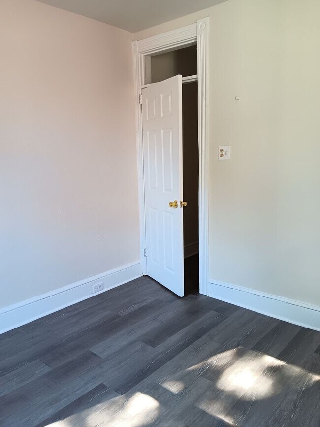 Building Photo - Charming 3BR Townhouse in Cabbage Hill - Section 8 Approved!