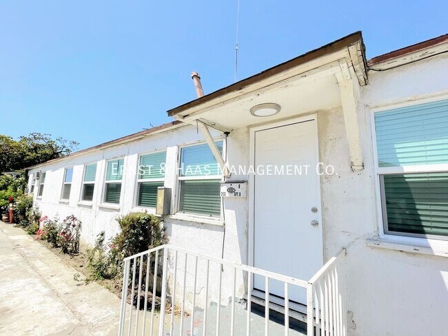 Primary Photo - 2133 W Columbia St