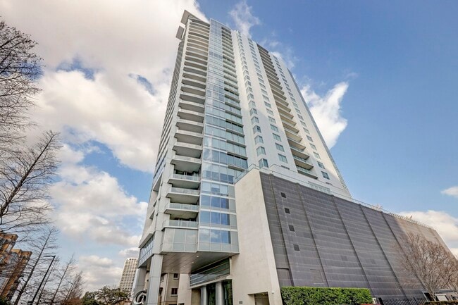 Building Photo - 2727 Kirby Dr