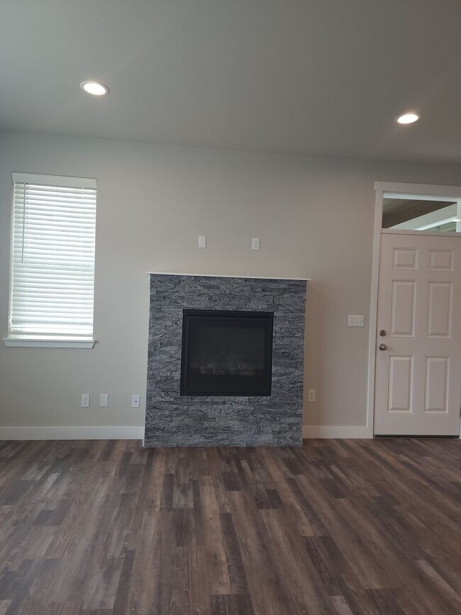 Building Photo - Yelm Creek Estates, New Construction 4 Bedroom, 2.75 Bathroom with Den