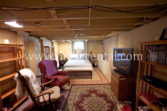 Building Photo - 4916 Juniper Dr