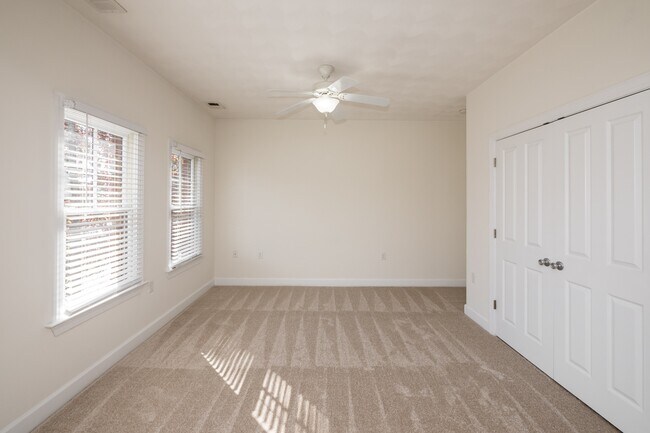 Building Photo - 915 Colley Ave