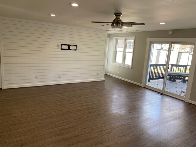 Building Photo - 1124 Theresa Ct