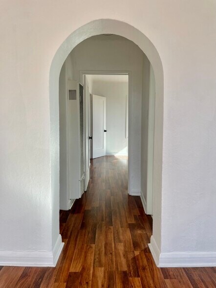 Building Photo - 1306 Montana St