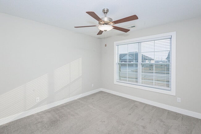 Building Photo - 4919 Kenora Dr