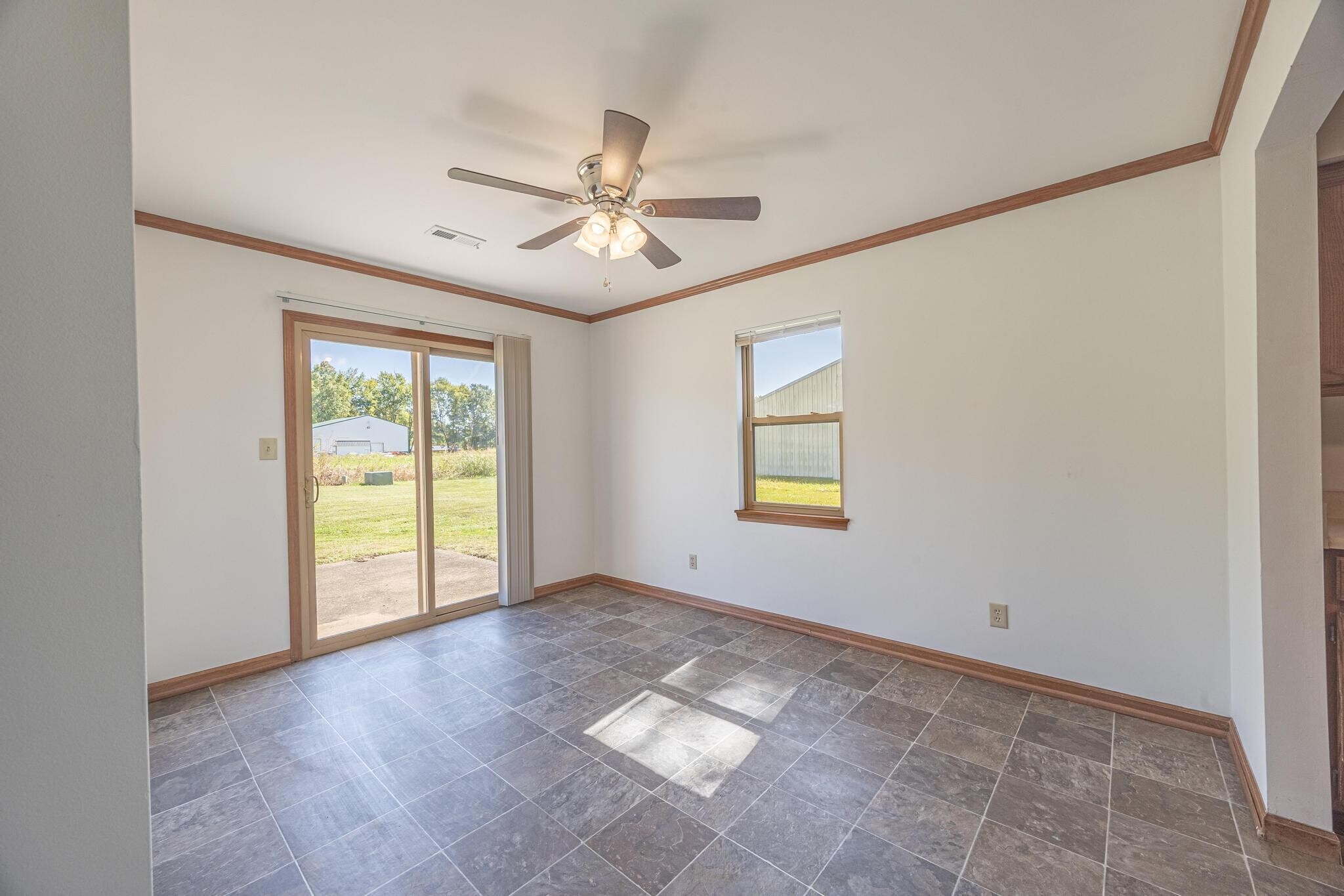 Building Photo - 10896 Oak Blvd