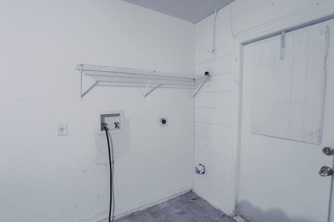 Building Photo - 647 Falling Oak Cove