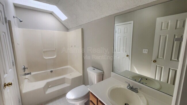 Building Photo - 7336 Bramble Oak Dr
