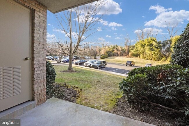 Building Photo - 1521 Colonial Dr