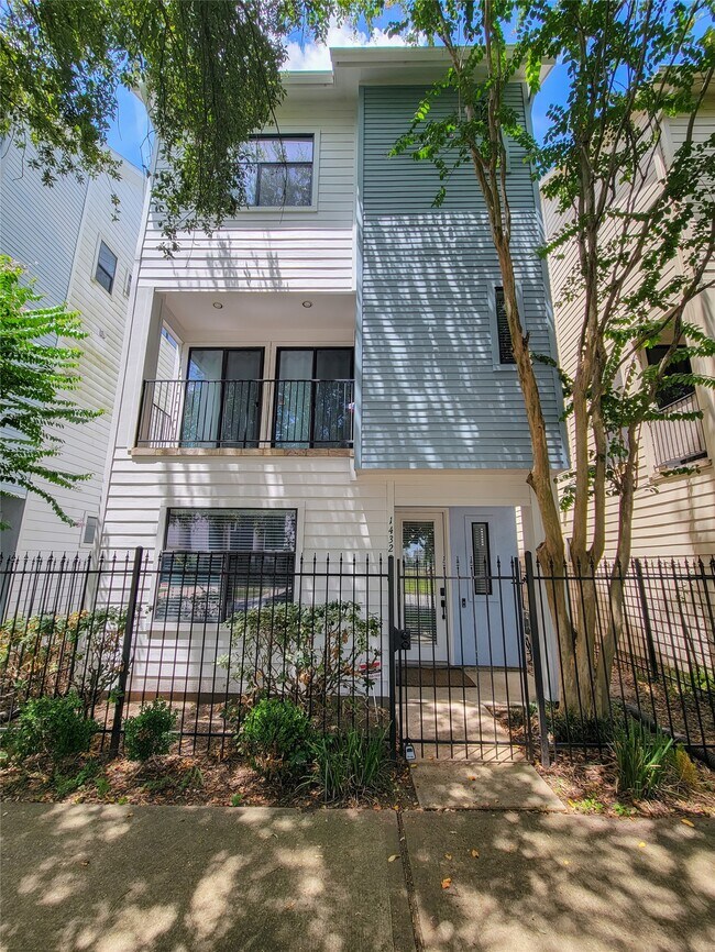 Building Photo - 1432 Ennis St