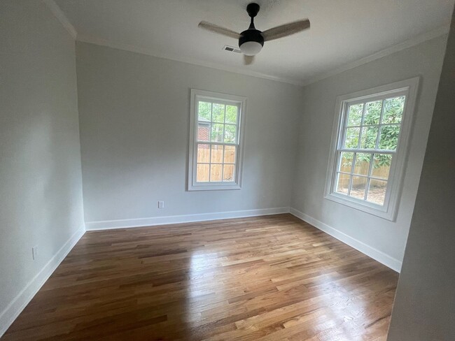 Building Photo - 2 bedroom 2 bath Renovated in Heathwood