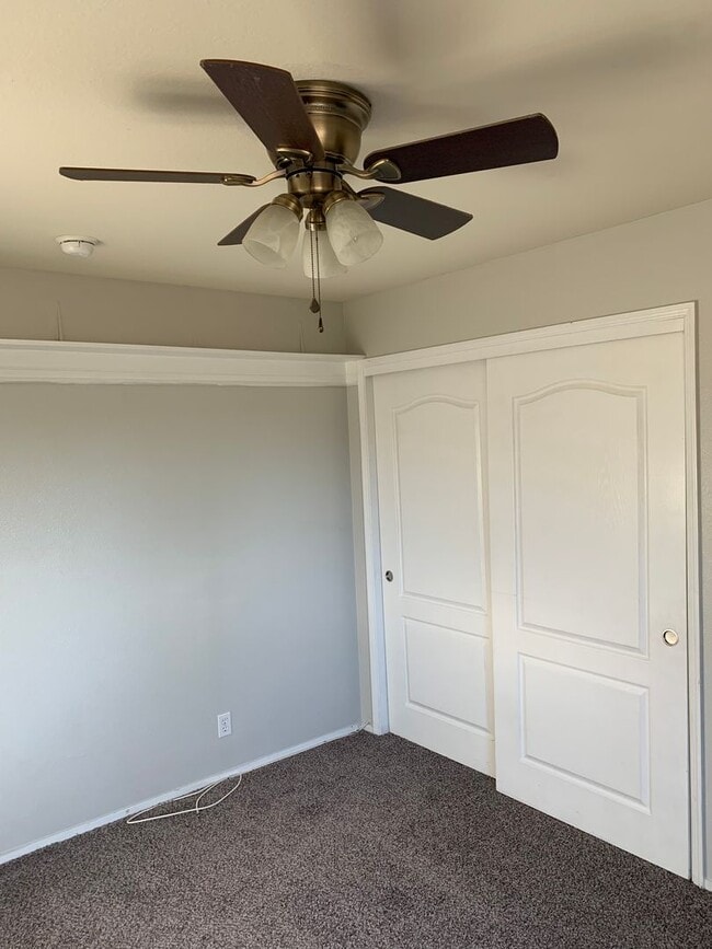 Building Photo - 3 Bedroom 2 Bath