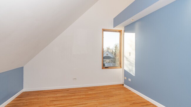 Building Photo - 343 Ashland Ave