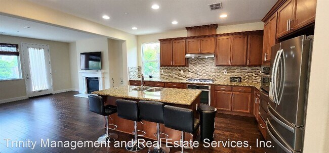 Building Photo - 4 br, 3.5 bath House - 235 Sorrento Lane