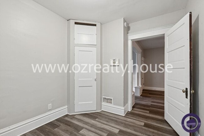 Building Photo - 2824 Chestnut St