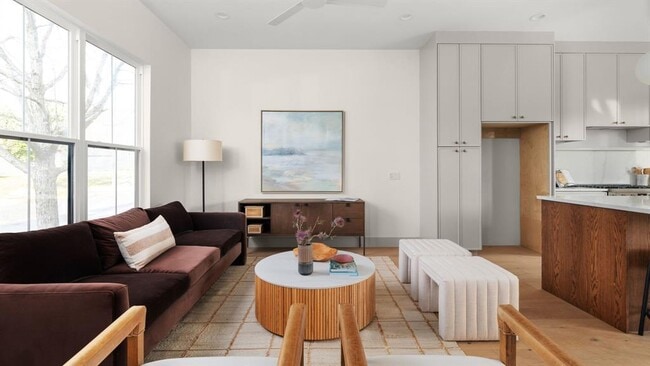 Building Photo - 4901 Gladeview Dr