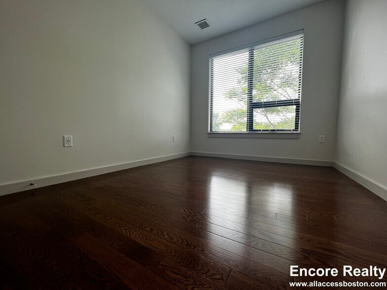 Building Photo - 455 Harvard St