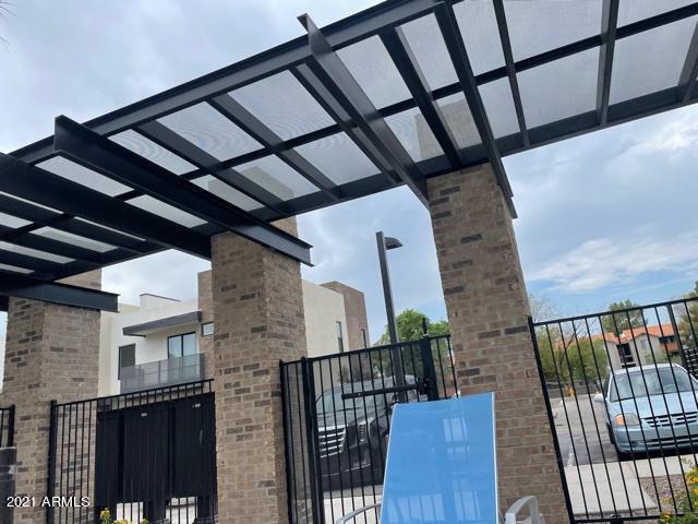 Building Photo - 901 S Smith Rd