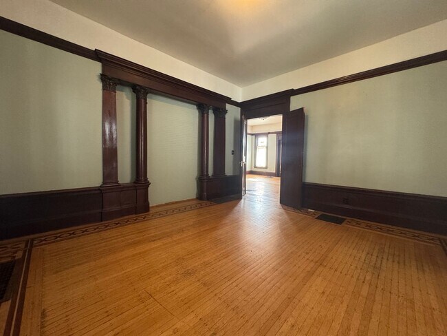 Building Photo - 2526 Polk St NE