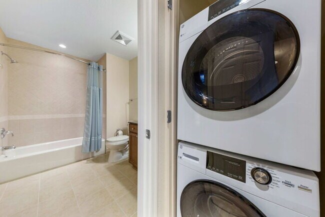 Building Photo - Golf Course View Condo