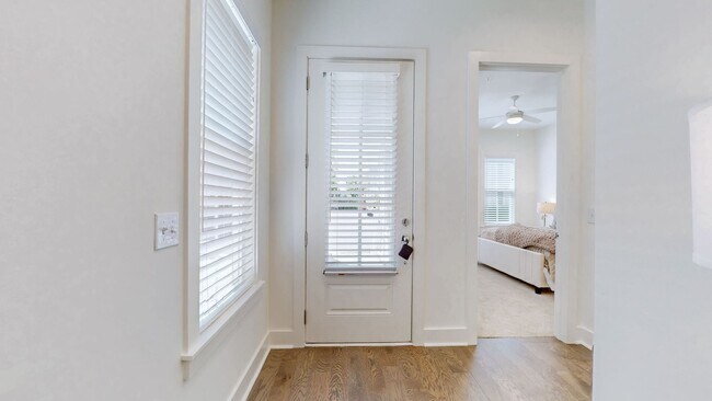 Building Photo - Franklin Gem Walking Distance to Downtown!