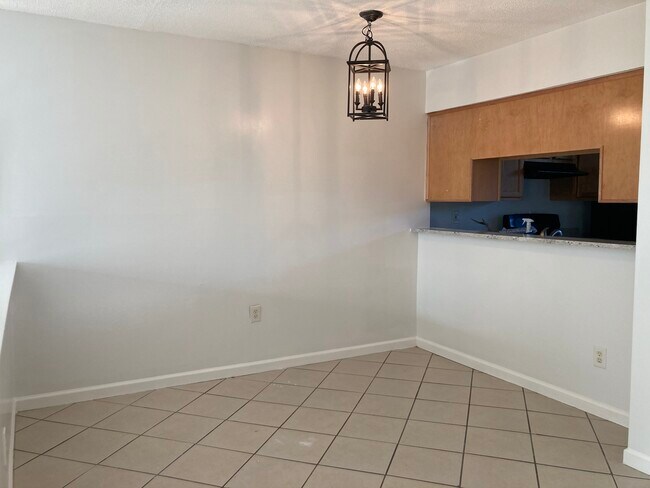 Dining - 2022 Oak Park Ln