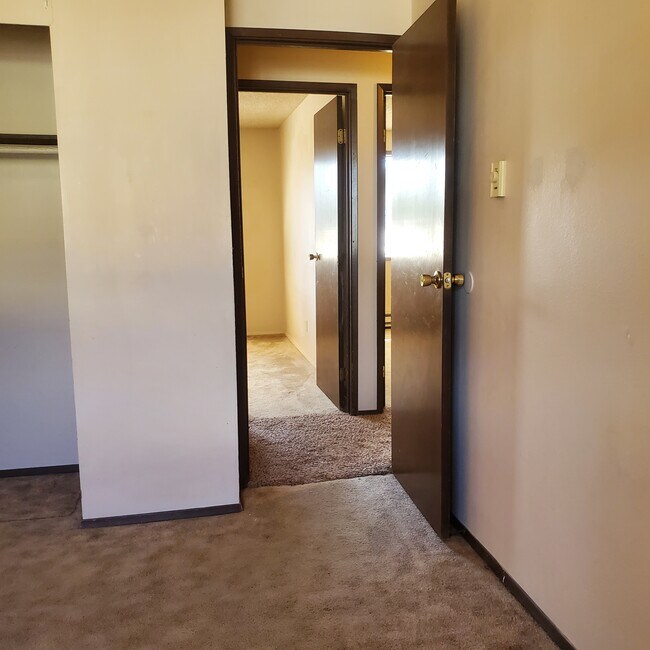 Building Photo - 206 E H St