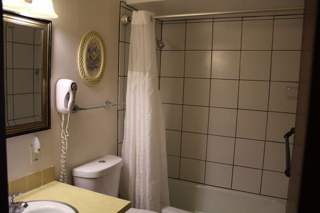 Building Photo - Furnished Month to Month Corporate Short Term Extended Stay Apartment