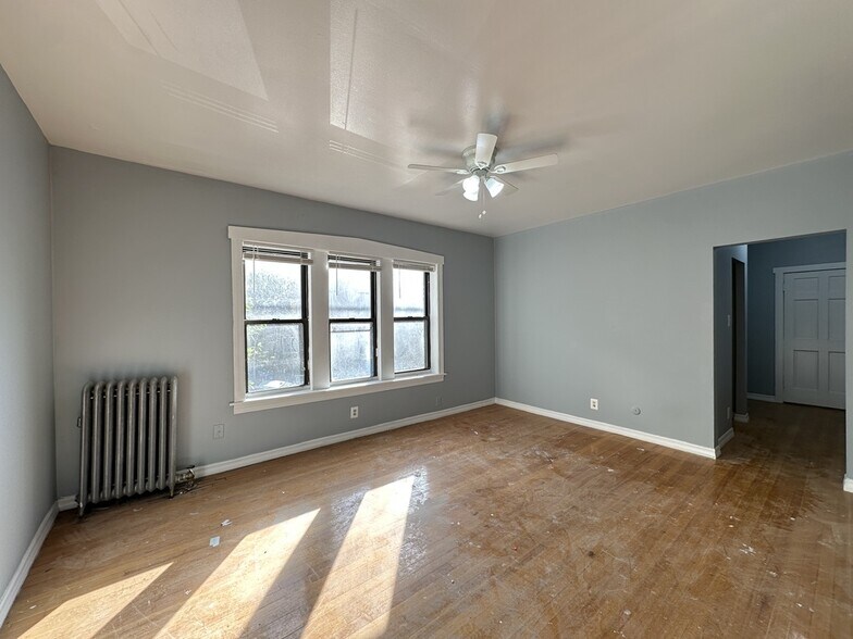 Building Photo - 1319.5 W Estes Ave