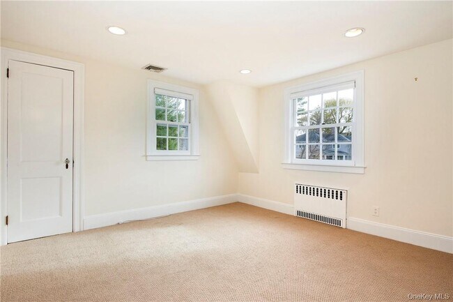 Building Photo - 19 Oneida St