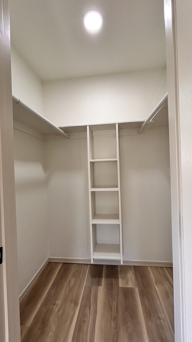 Building Photo - 726 Garden Grove