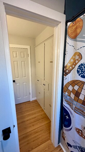 Building Photo - 8705 Lakeaire Dr