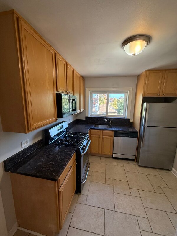 Building Photo - 2950 W Arthur Ave