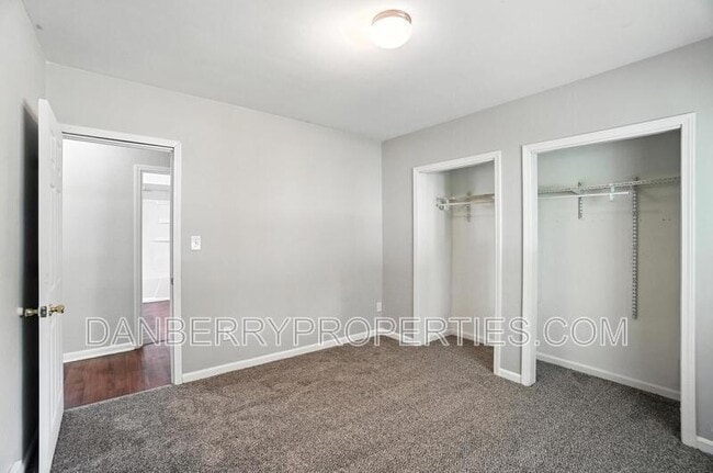 Building Photo - 822 Searles Rd