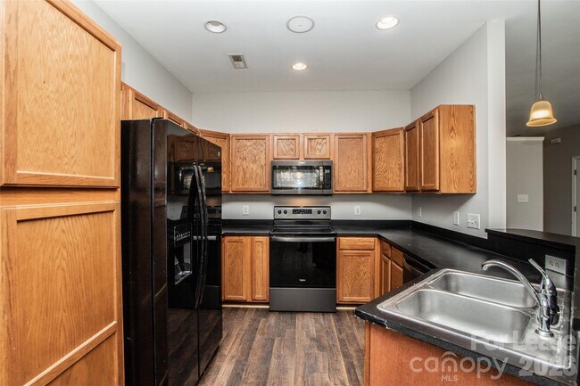 Building Photo - 4018 Far West Dr