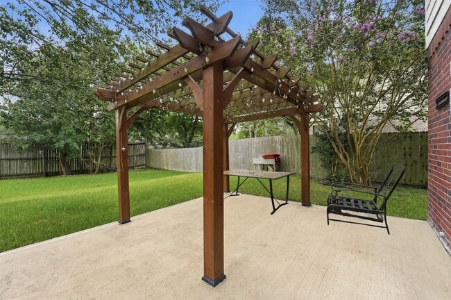 Building Photo - 2413 Piney Woods Dr