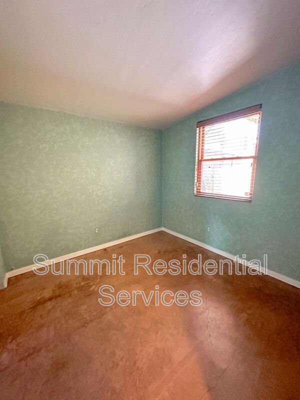 Building Photo - 861 S Osborne Ave