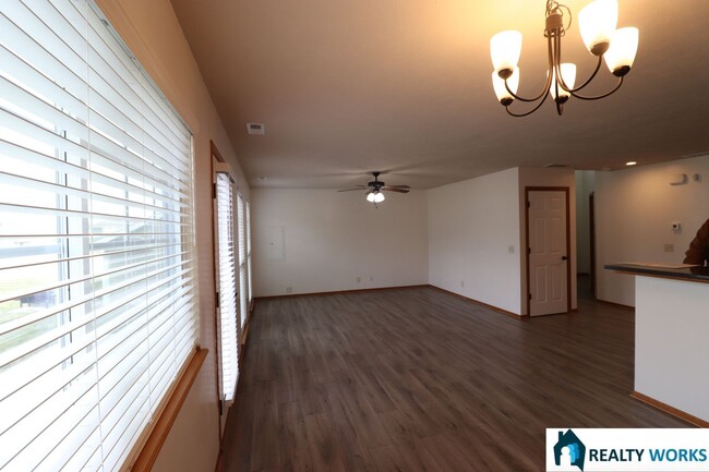 Building Photo - Large 3 bedroom, 2.5 Bath townhome available now!