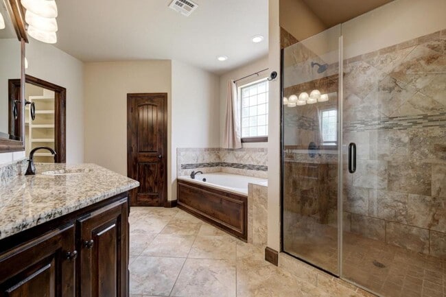 Building Photo - 22090 White Pine Cir