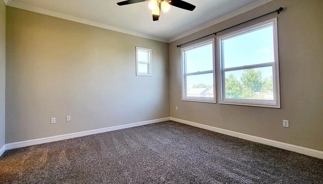 Building Photo - Beautifully Remolded Upscale 2 bed 2 bath ...