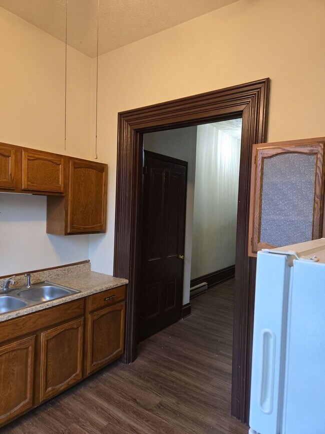 Building Photo - SOLD 5/15/26-127 Lincoln Way W