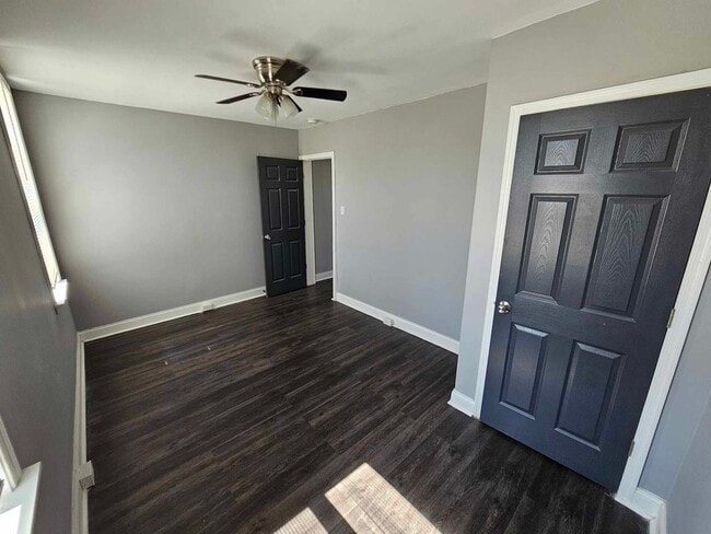 Building Photo - 3 Bed/1.5 bath Townhouse in Pigtown