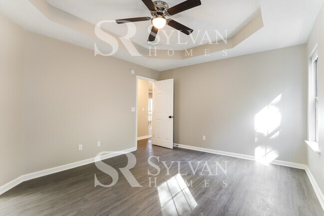 Building Photo - Spacious 4BR 3BA Home, Ready for You!