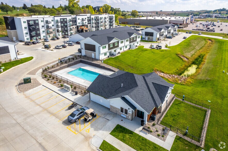 District 42 Apartments & Townhomes 5800 Sunnybrook Plz Sioux City IA