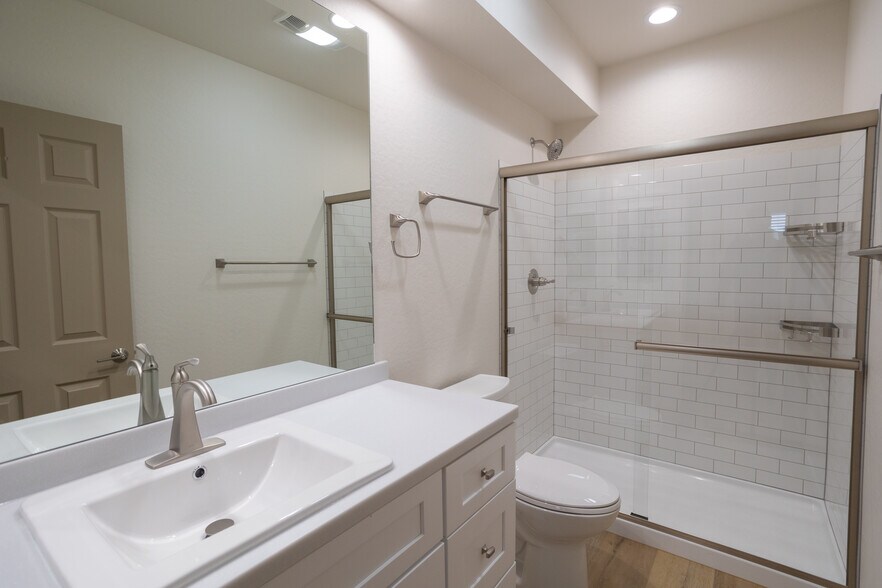 Master bath - 731 W 6th St S
