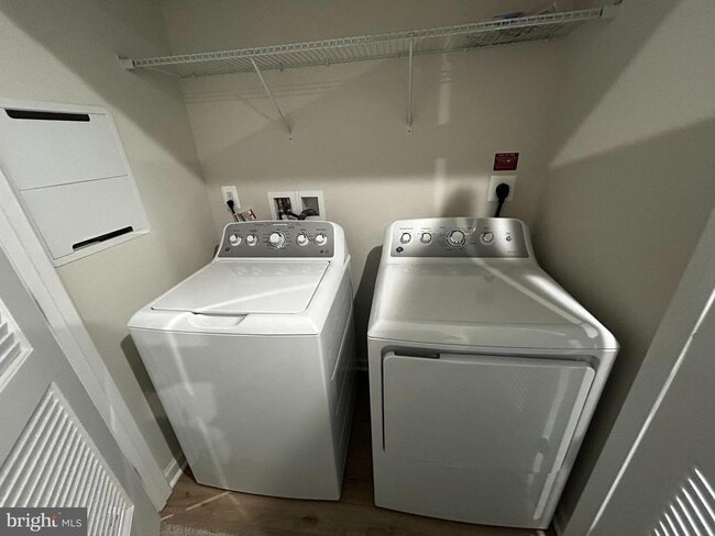 Building Photo - 2737 Apricot Dr